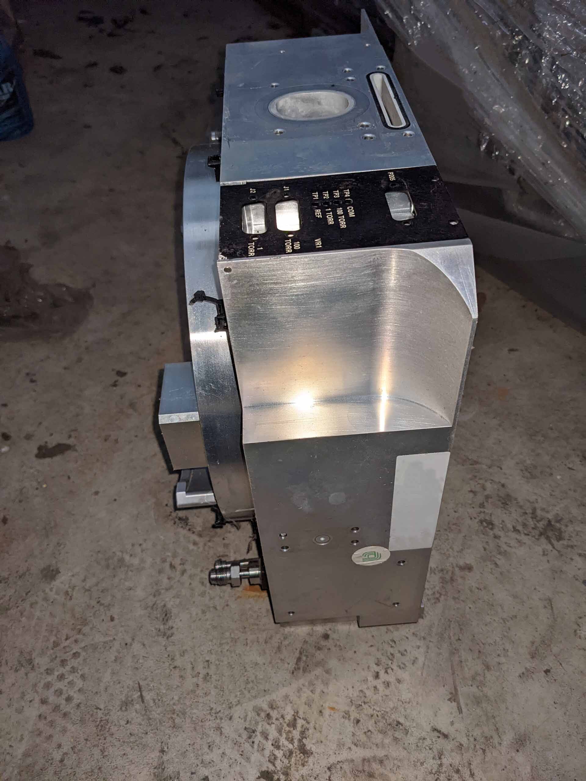 Photo Used AMAT / APPLIED MATERIALS WxZ CVD Chamber for P5000 For Sale