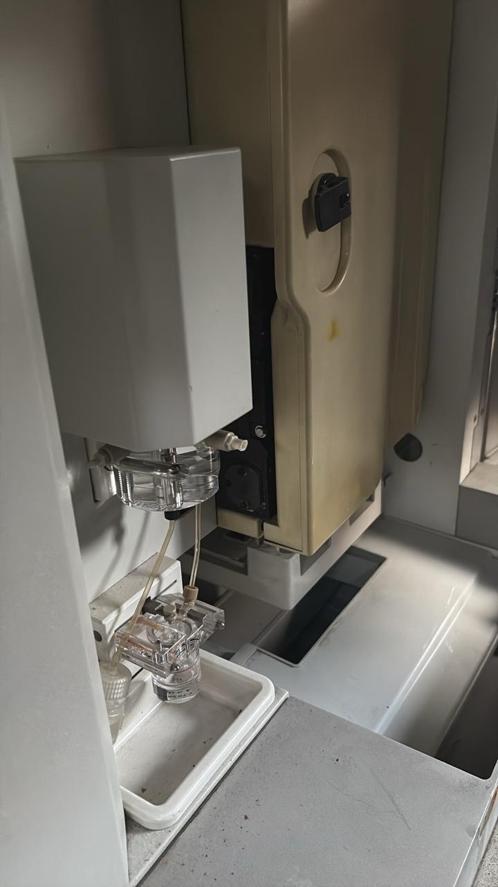 Photo Used APPLIED BIOSYSTEMS / ABI / HITACHI 3130 XL For Sale