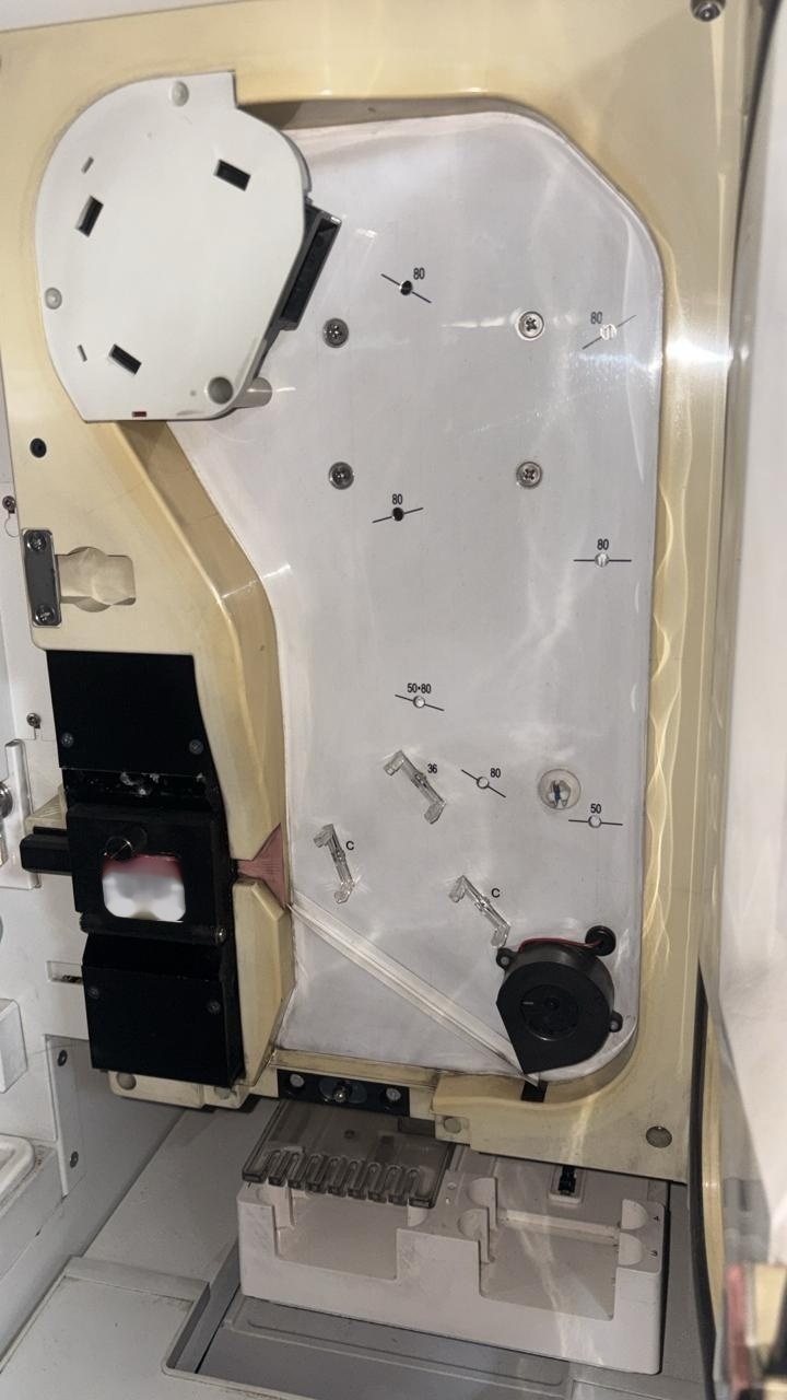 Photo Used APPLIED BIOSYSTEMS / ABI / HITACHI 3130 XL For Sale