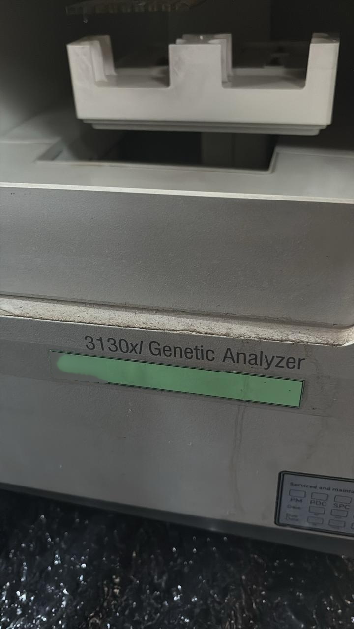 Photo Used APPLIED BIOSYSTEMS / ABI / HITACHI 3130 XL For Sale