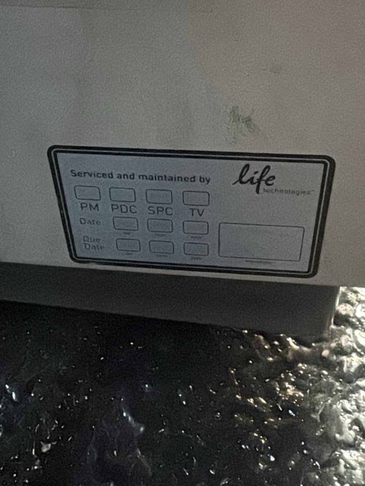 Photo Used APPLIED BIOSYSTEMS / ABI / HITACHI 3130 XL For Sale