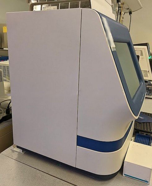 Photo Used APPLIED BIOSYSTEMS / ABI / HITACHI 3500 LifeTech For Sale