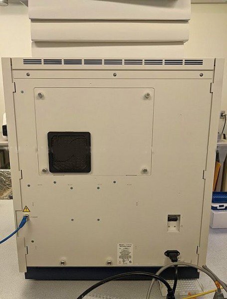 Photo Used APPLIED BIOSYSTEMS / ABI / HITACHI 3500 LifeTech For Sale