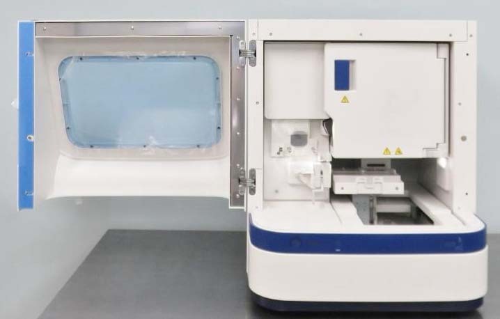 Photo Used APPLIED BIOSYSTEMS / ABI / HITACHI 3500XL For Sale