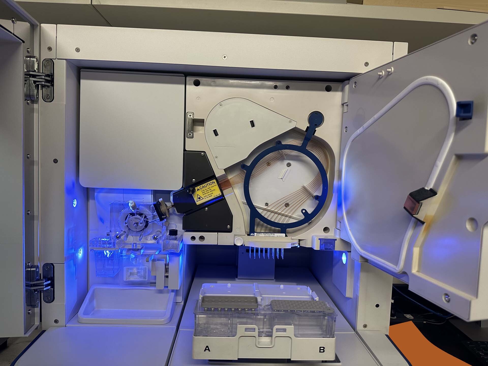 圖為 已使用的 APPLIED BIOSYSTEMS / ABI / HITACHI 3500XL 待售