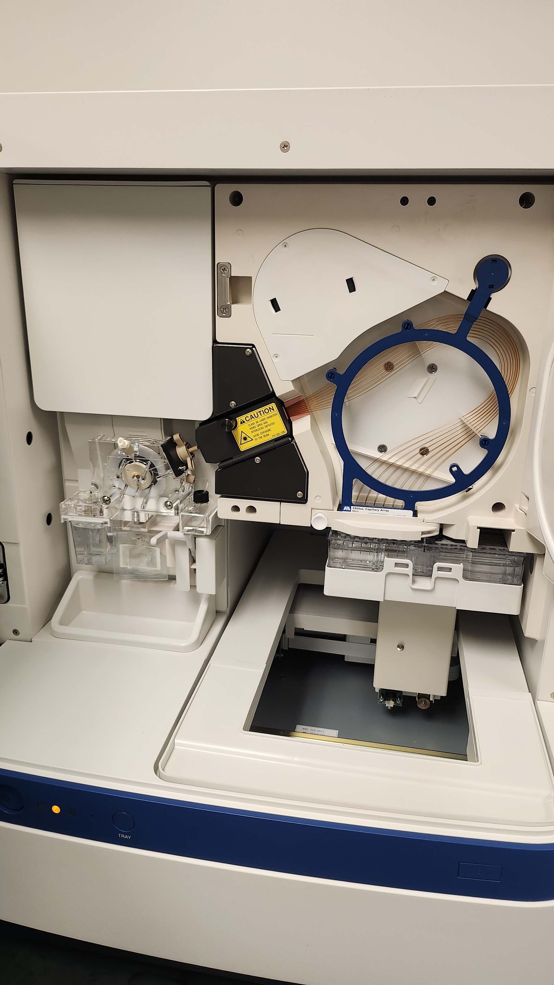 Foto Verwendet APPLIED BIOSYSTEMS / ABI / HITACHI 3500XL Zum Verkauf