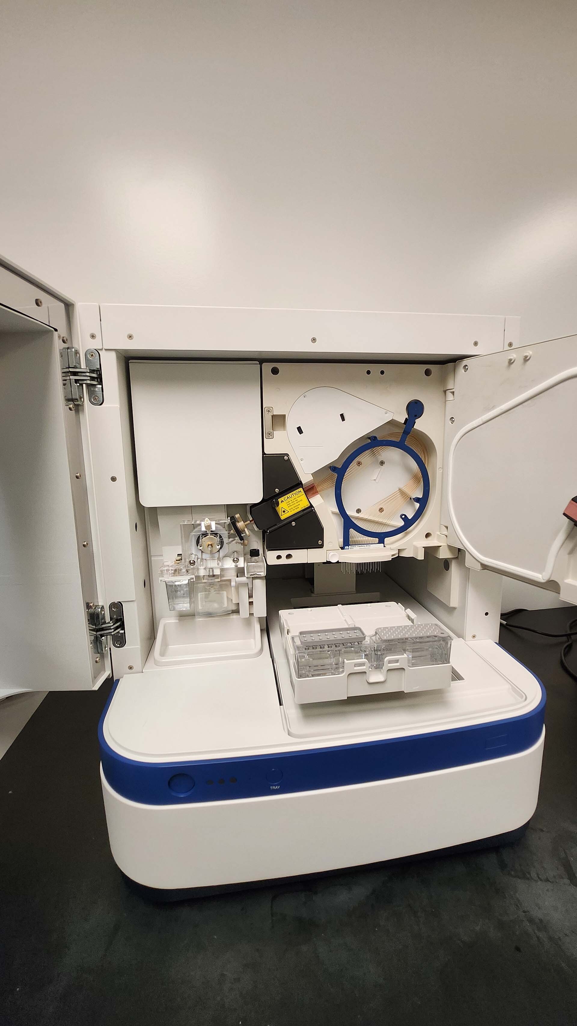 Foto Verwendet APPLIED BIOSYSTEMS / ABI / HITACHI 3500XL Zum Verkauf