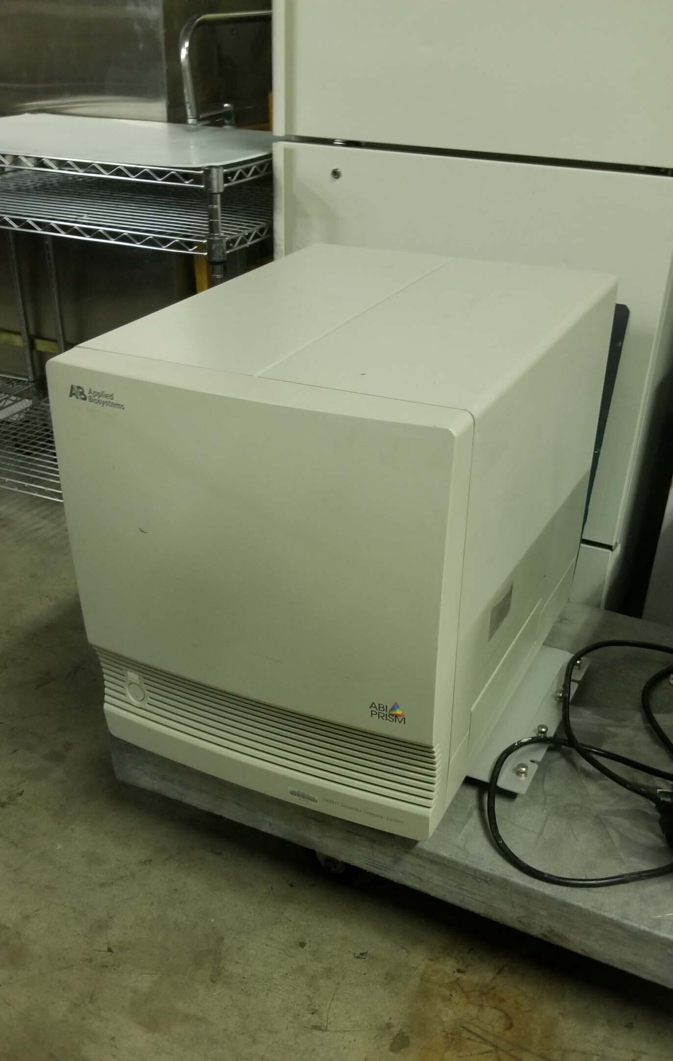 Photo Used APPLIED BIOSYSTEMS / ABI / MDS SCIEX / KRATOS ANALYTICAL 7900 HT For Sale