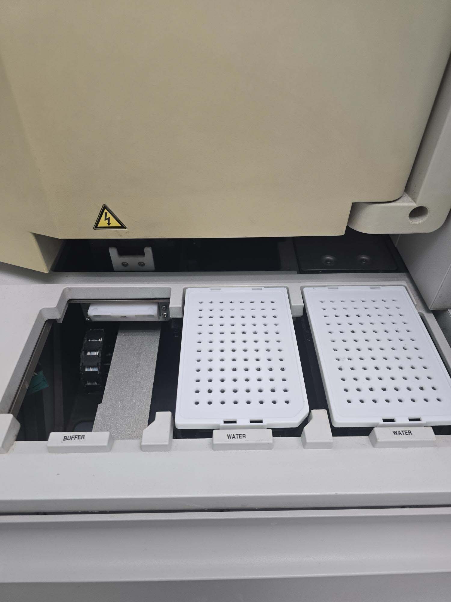 Photo Utilisé APPLIED BIOSYSTEMS / ABI / MDS SCIEX 3730XL À vendre