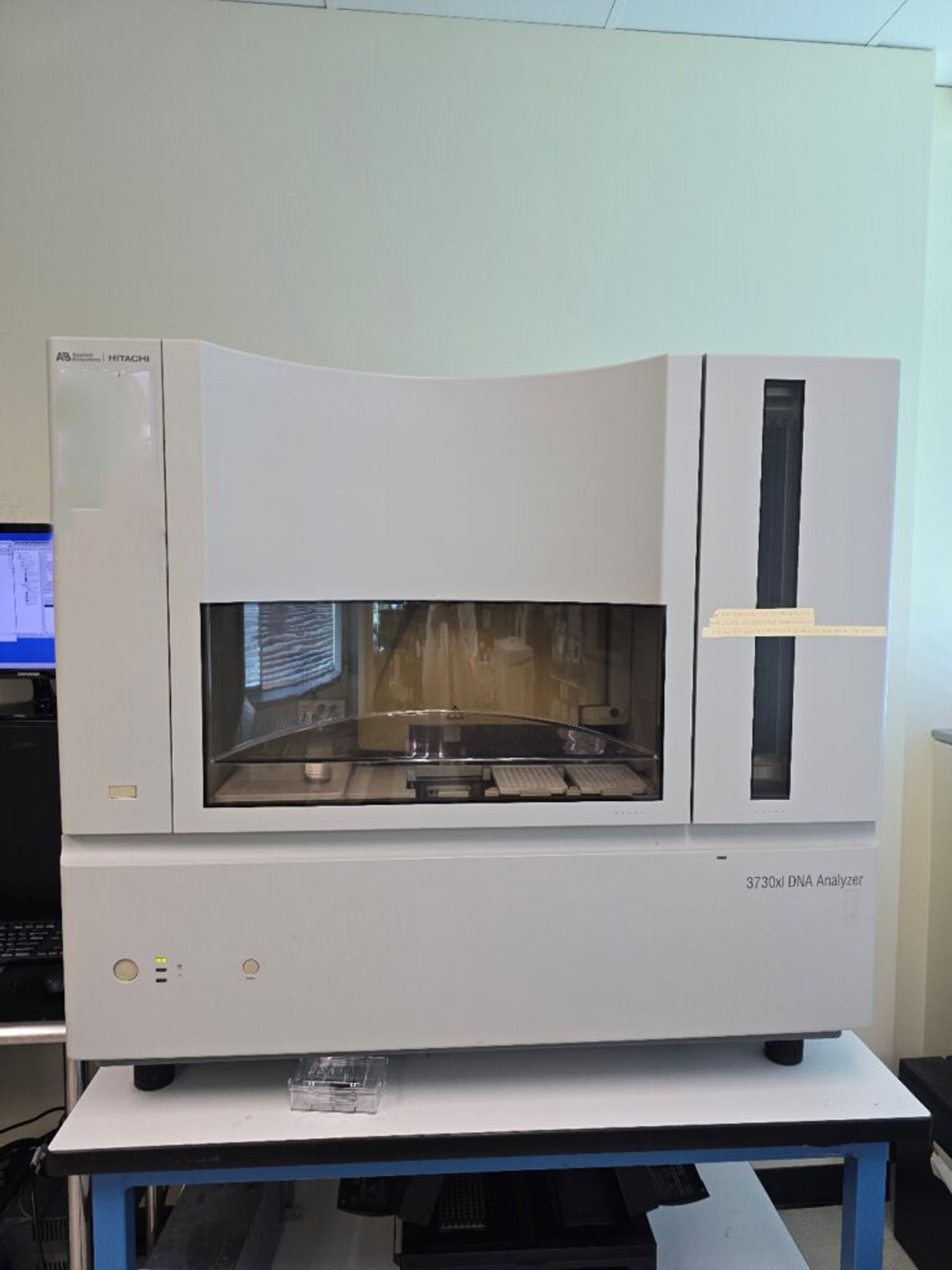 사진 사용됨 APPLIED BIOSYSTEMS / ABI / MDS SCIEX 3730XL 판매용