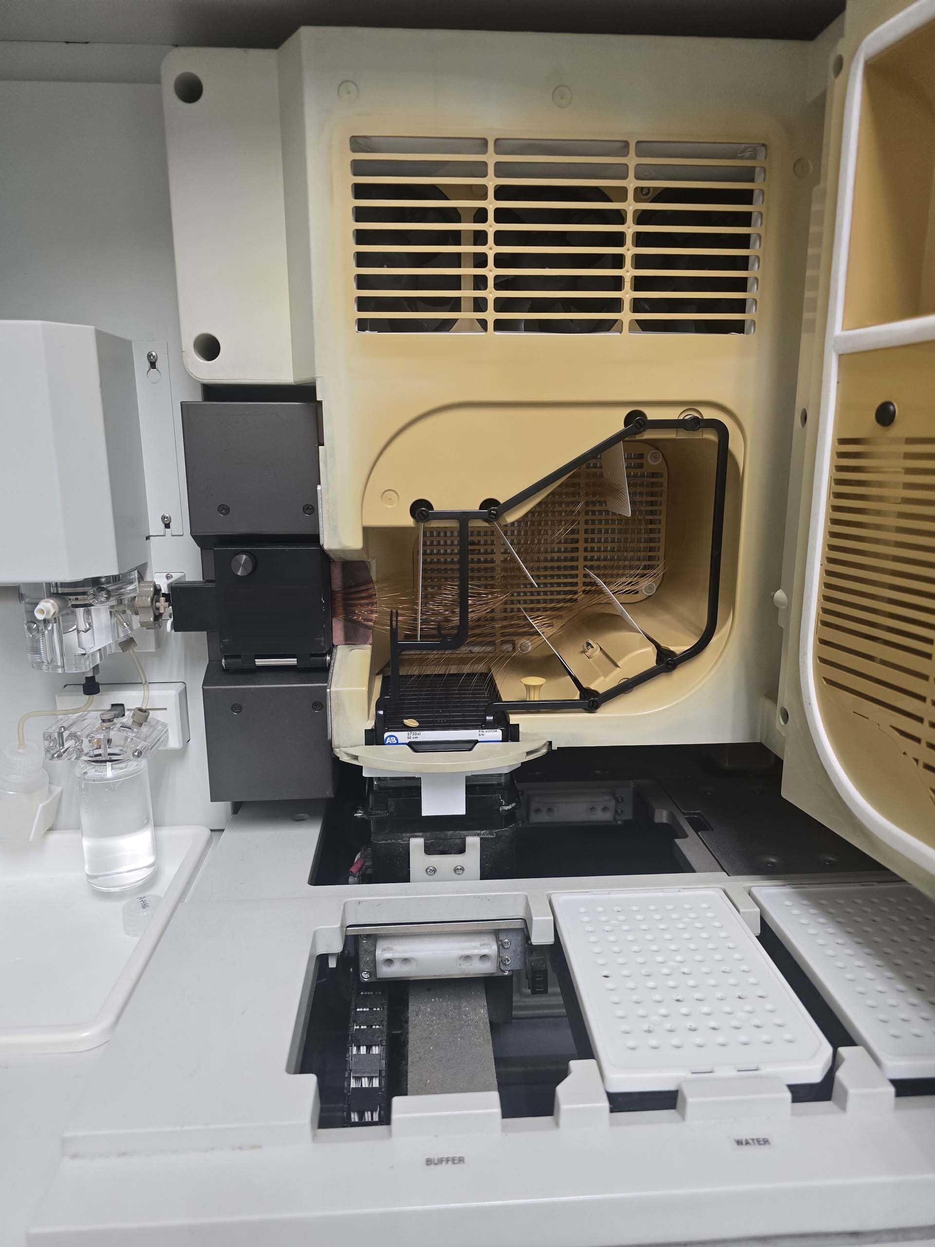 사진 사용됨 APPLIED BIOSYSTEMS / ABI / MDS SCIEX 3730XL 판매용