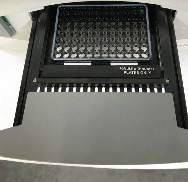 Photo Used APPLIED BIOSYSTEMS / ABI / MDS SCIEX 7500 For Sale