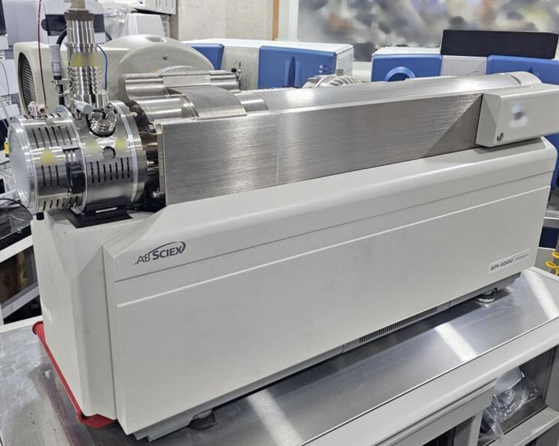 Photo Used APPLIED BIOSYSTEMS / ABI / MDS SCIEX API 4000 For Sale