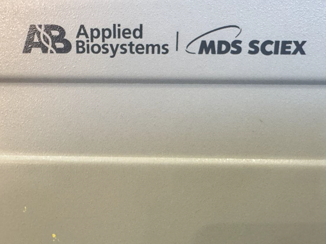 Photo Used APPLIED BIOSYSTEMS / ABI / MDS SCIEX API 4000 For Sale
