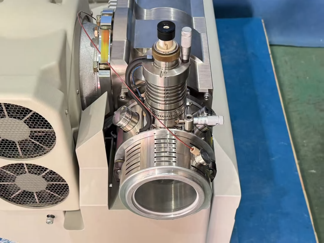 Photo Used APPLIED BIOSYSTEMS / ABI / MDS SCIEX API 4000 For Sale
