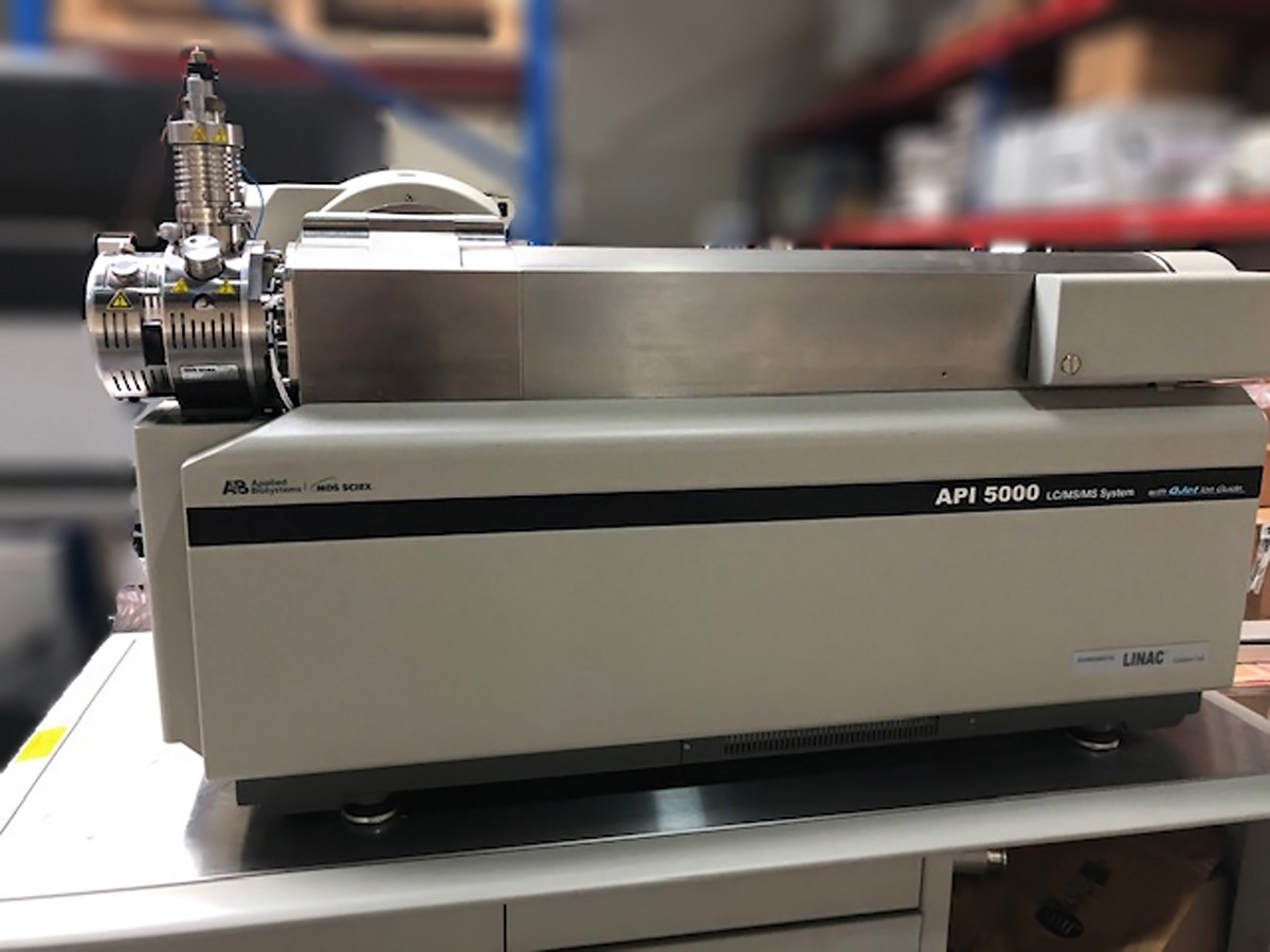 Photo Used APPLIED BIOSYSTEMS / ABI / MDS SCIEX API 5000 For Sale