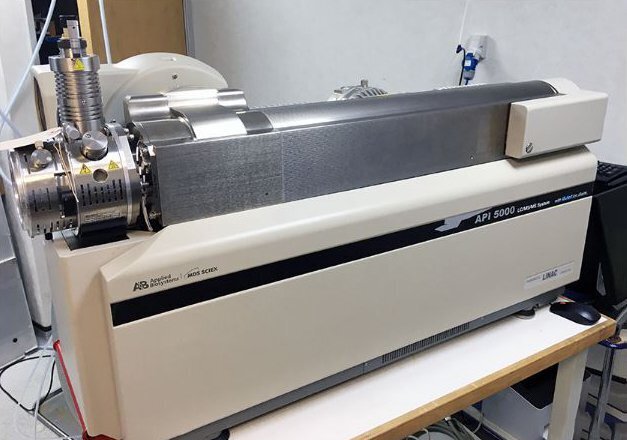 Photo Used APPLIED BIOSYSTEMS / ABI / MDS SCIEX API 5000 For Sale