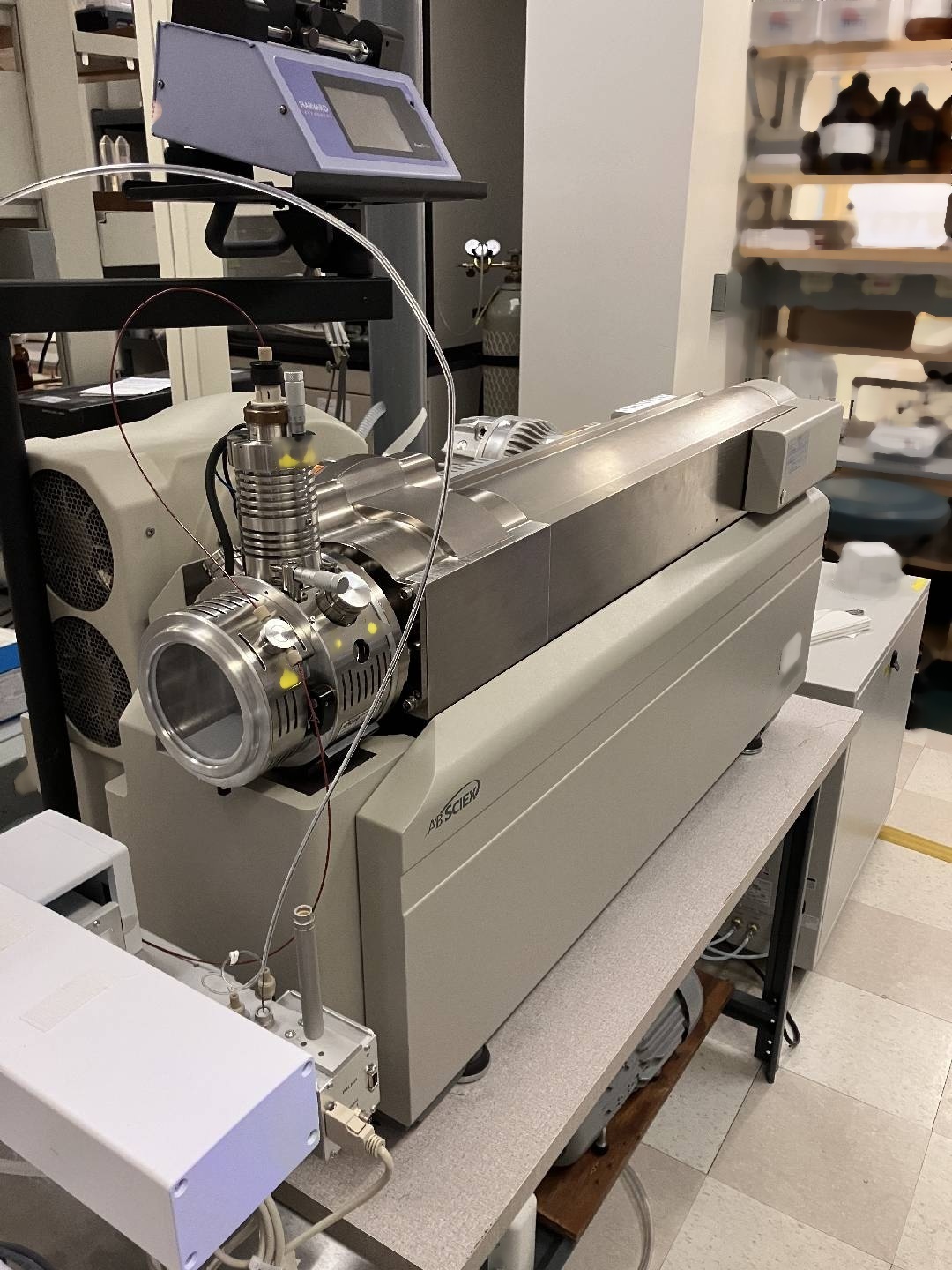 Photo Used APPLIED BIOSYSTEMS / ABI / MDS SCIEX Qtrap 4000 For Sale