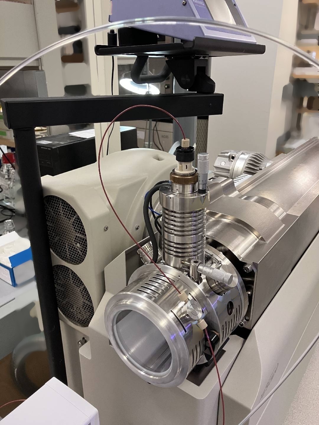 Photo Used APPLIED BIOSYSTEMS / ABI / MDS SCIEX Qtrap 4000 For Sale