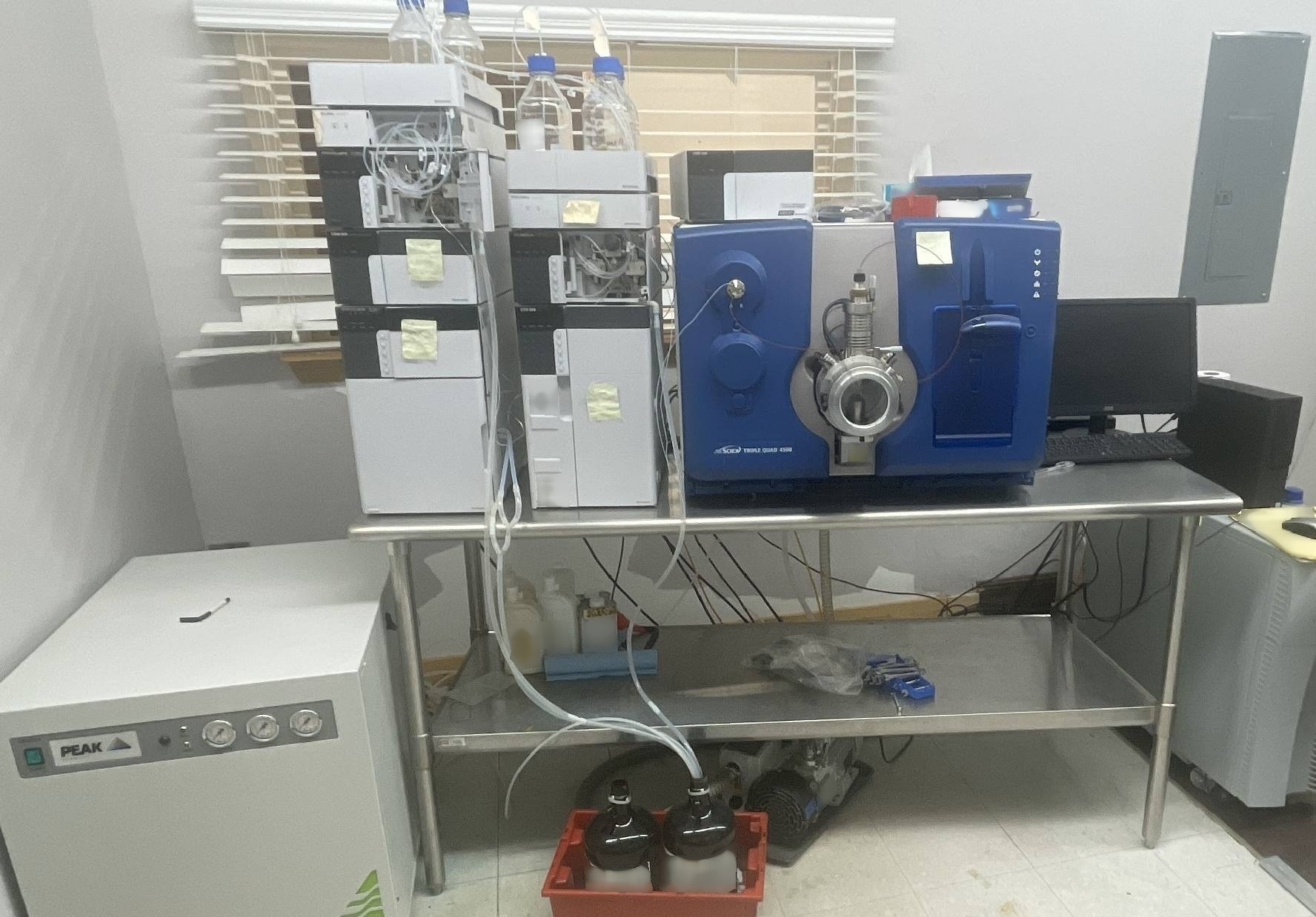 フォト（写真） 使用される APPLIED BIOSYSTEMS / ABI / MDS SCIEX Triple Quad 4500 販売のために