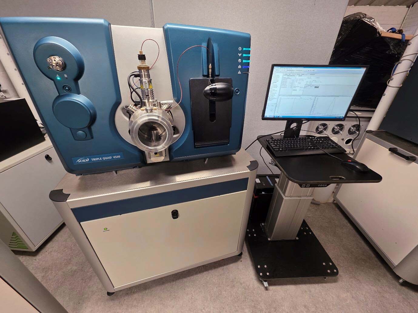Photo Utilisé APPLIED BIOSYSTEMS / ABI / MDS SCIEX Triple Quad 4500 À vendre