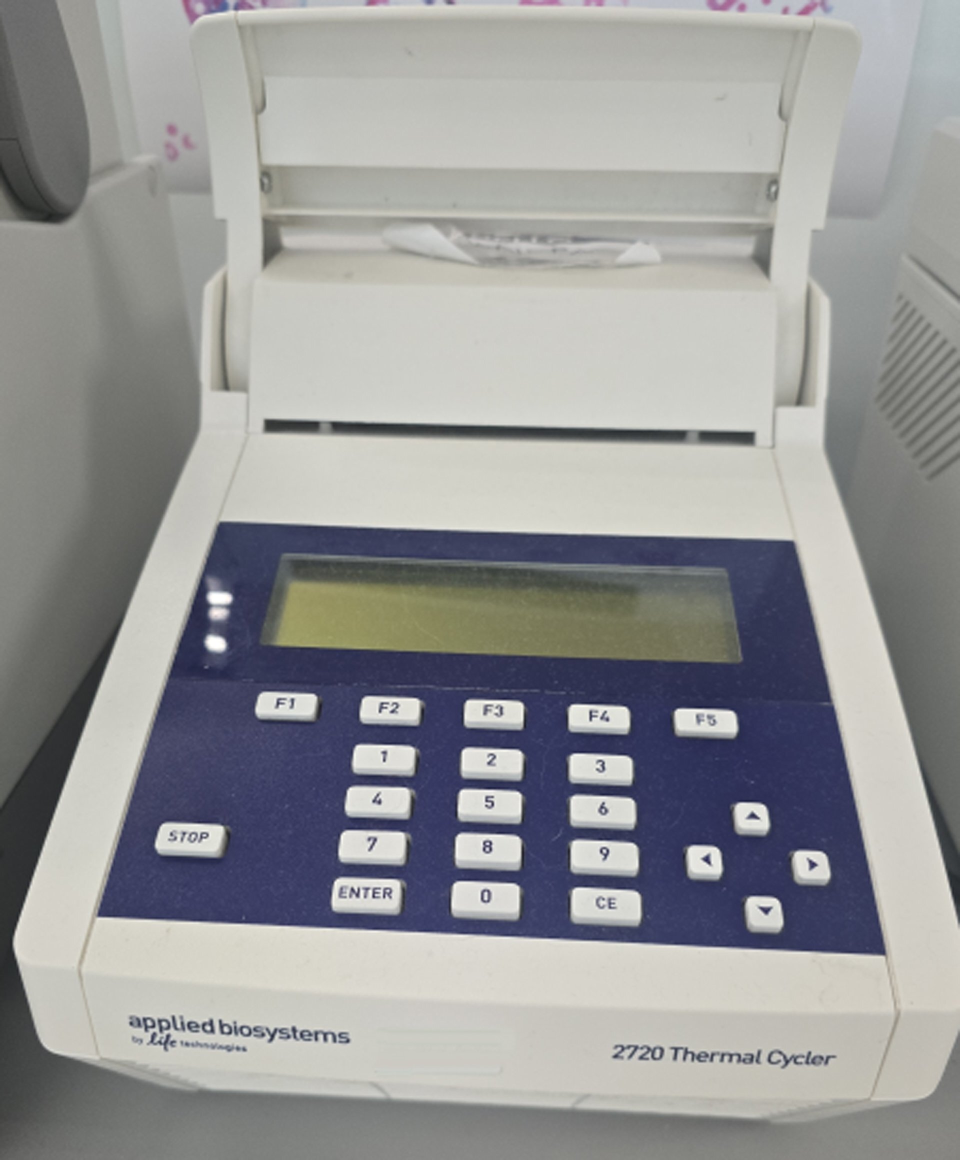 Photo Used APPLIED BIOSYSTEMS / ABI 2720 For Sale