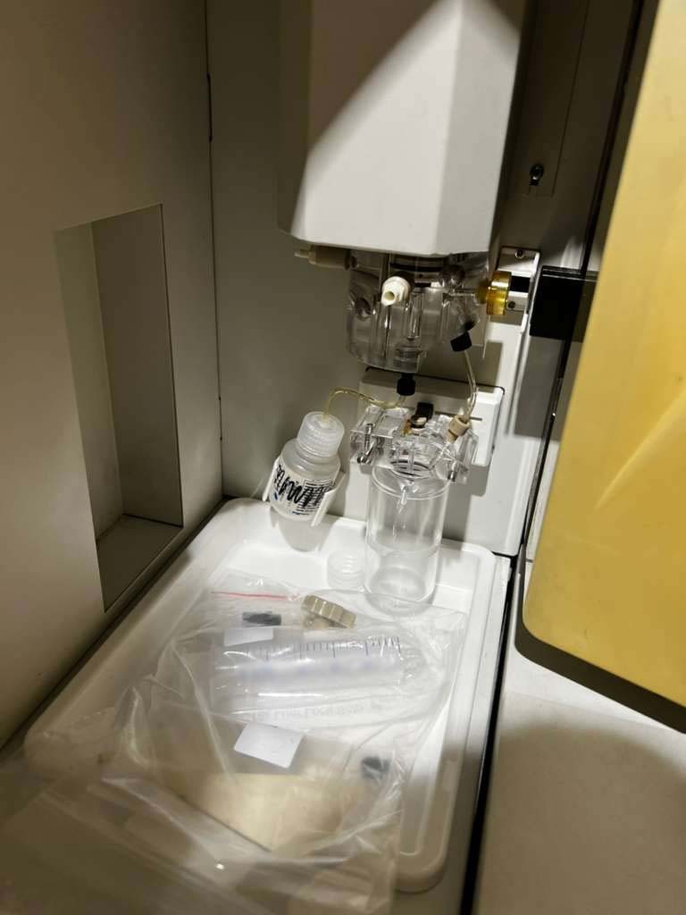Foto Verwendet APPLIED BIOSYSTEMS / ABI / MDS SCIEX 3730XL Zum Verkauf