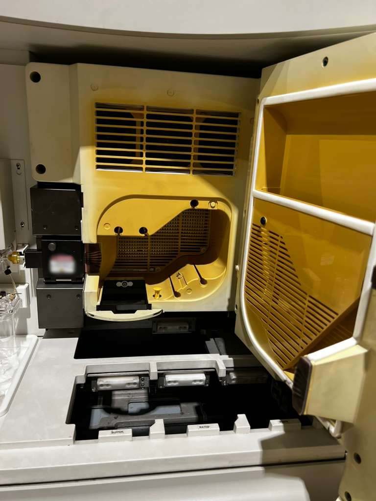 Foto Verwendet APPLIED BIOSYSTEMS / ABI / MDS SCIEX 3730XL Zum Verkauf