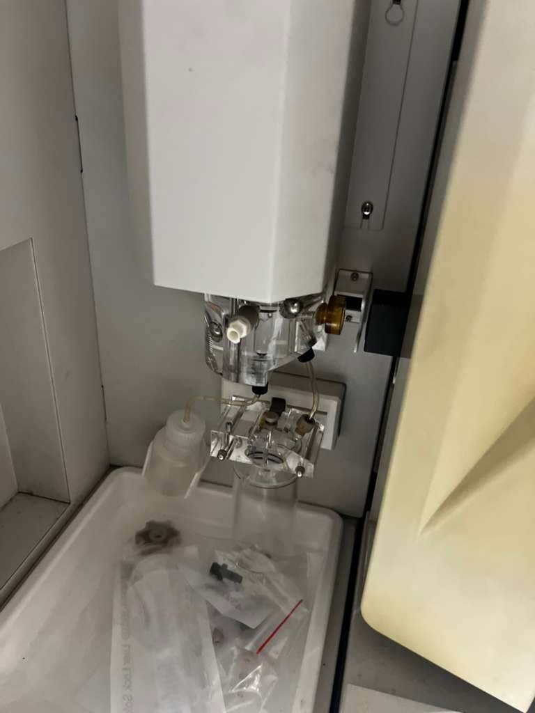 Photo Used APPLIED BIOSYSTEMS / HITACHI 3730 XL For Sale