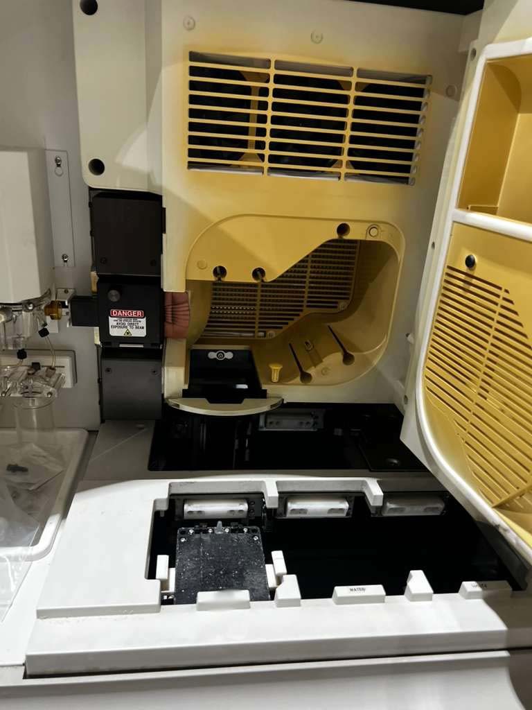 Photo Used APPLIED BIOSYSTEMS / HITACHI 3730 XL For Sale