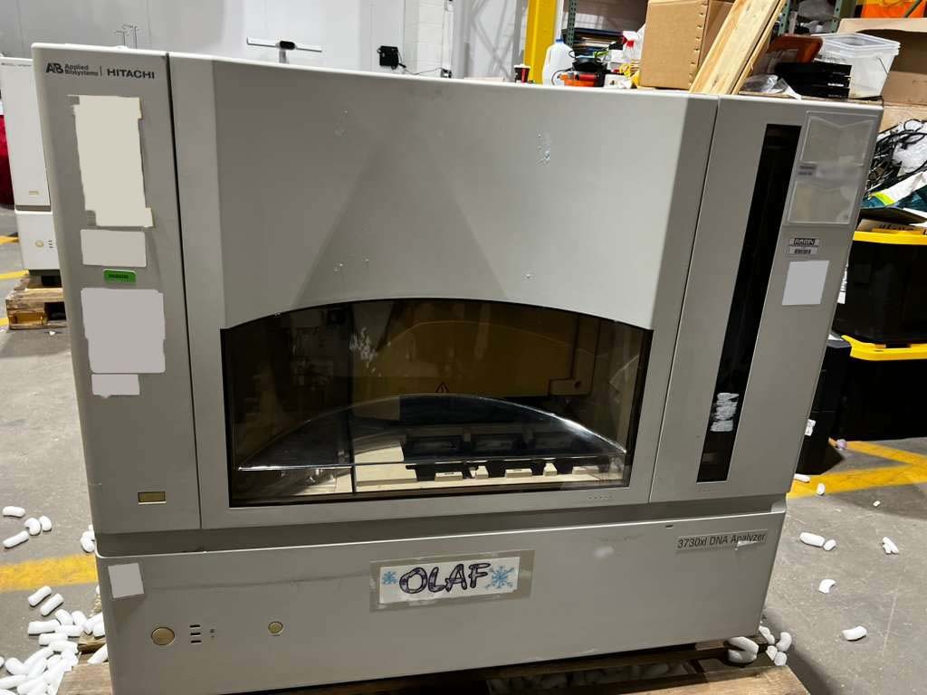 Photo Used APPLIED BIOSYSTEMS / HITACHI 3730 XL For Sale