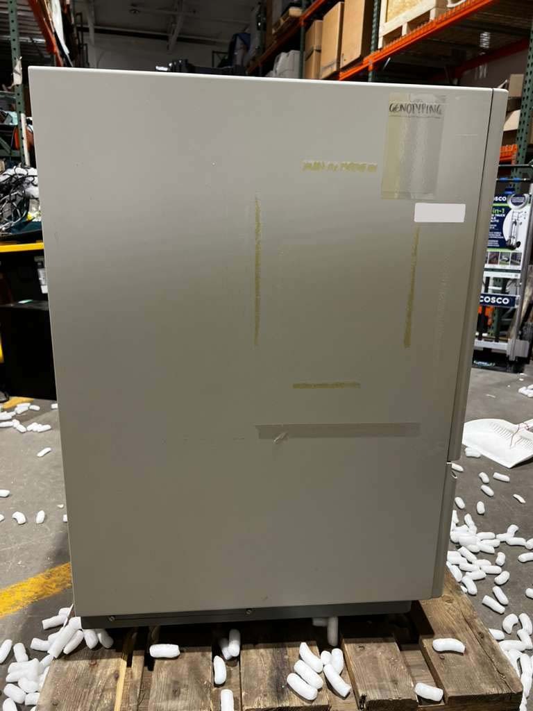 Photo Used APPLIED BIOSYSTEMS / HITACHI 3730 XL For Sale