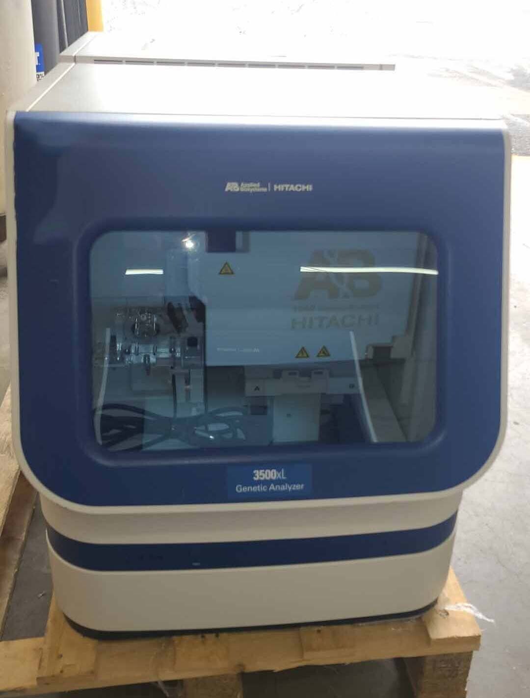 Photo Used APPLIED BIOSYSTEMS / HITACHI / ABI 3500 XL For Sale