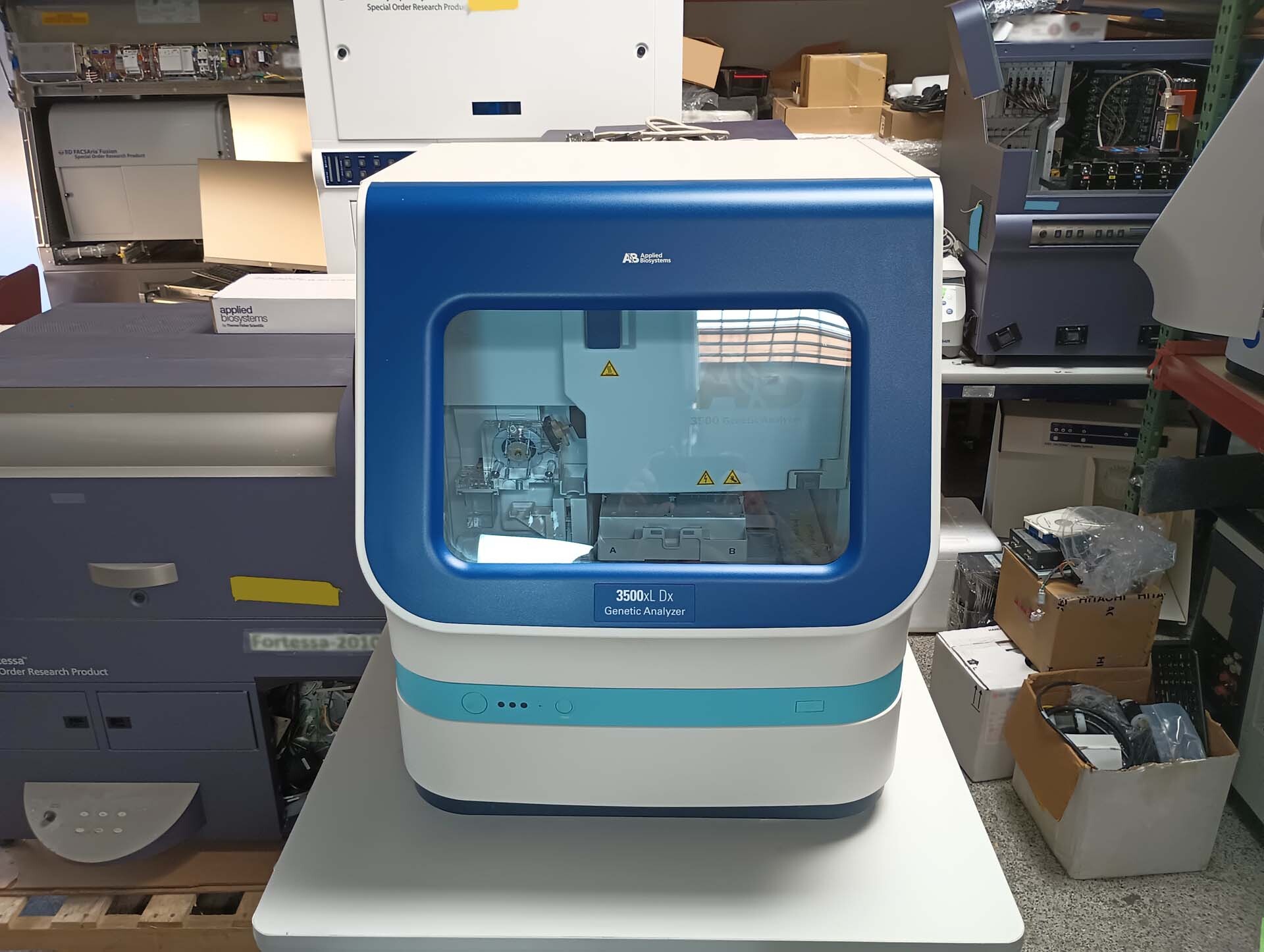 APPLIED BIOSYSTEMS / HITACHI / ABI 3500 XL Lab Equipment used for