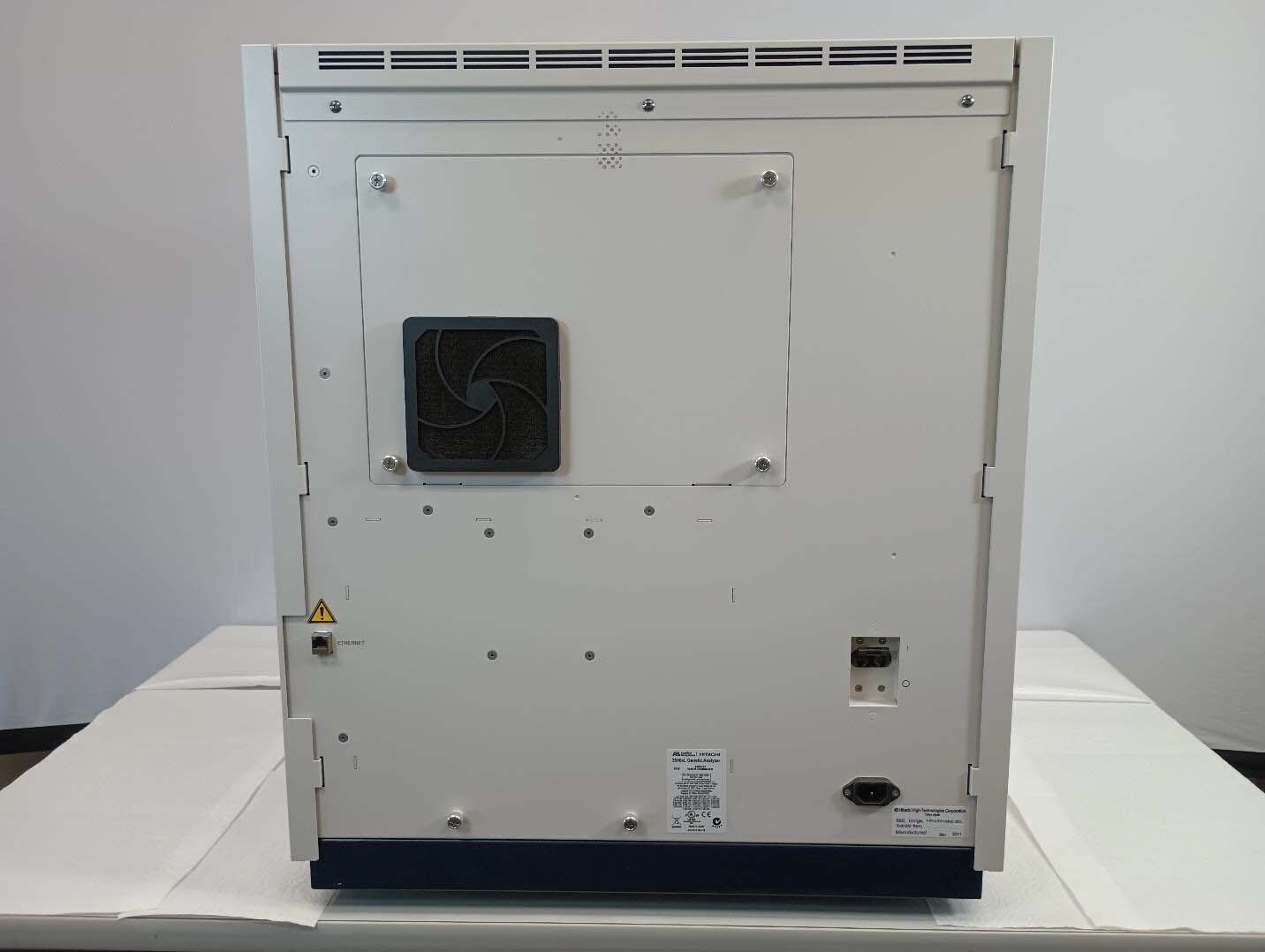 Photo Used APPLIED BIOSYSTEMS / HITACHI / ABI 3500 XL For Sale