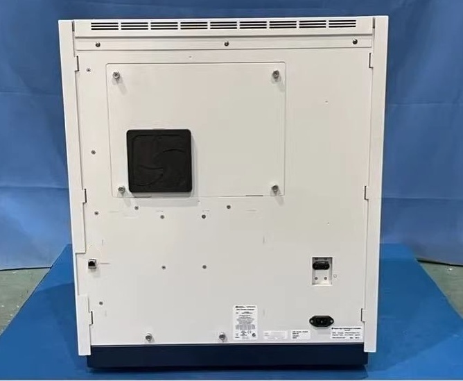 Foto Verwendet APPLIED BIOSYSTEMS / HITACHI / ABI 3500 Zum Verkauf