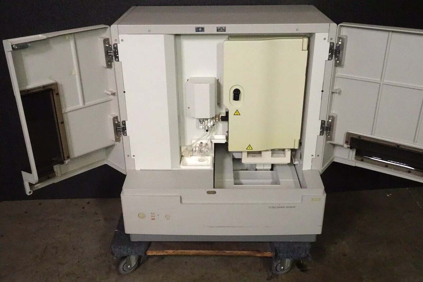 圖為 已使用的 APPLIED BIOSYSTEMS / HITACHI 3130 XL 待售