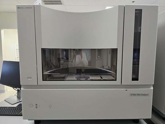 Photo Used APPLIED BIOSYSTEMS / HITACHI 3730 XL For Sale