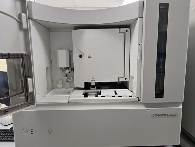 Photo Used APPLIED BIOSYSTEMS / HITACHI 3730 XL For Sale