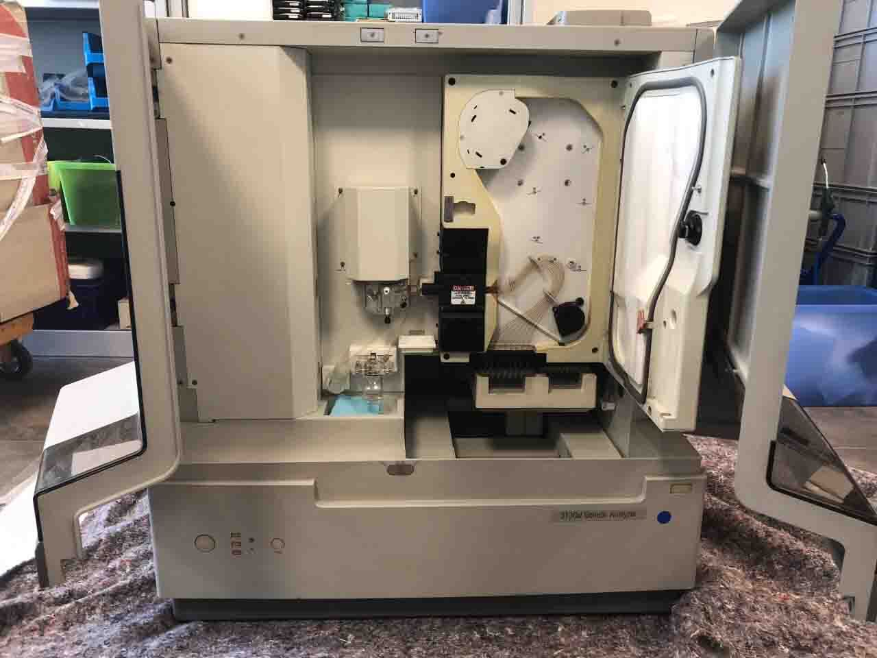 Photo Utilisé APPLIED BIOSYSTEMS / HITACHI ABI 3130 À vendre