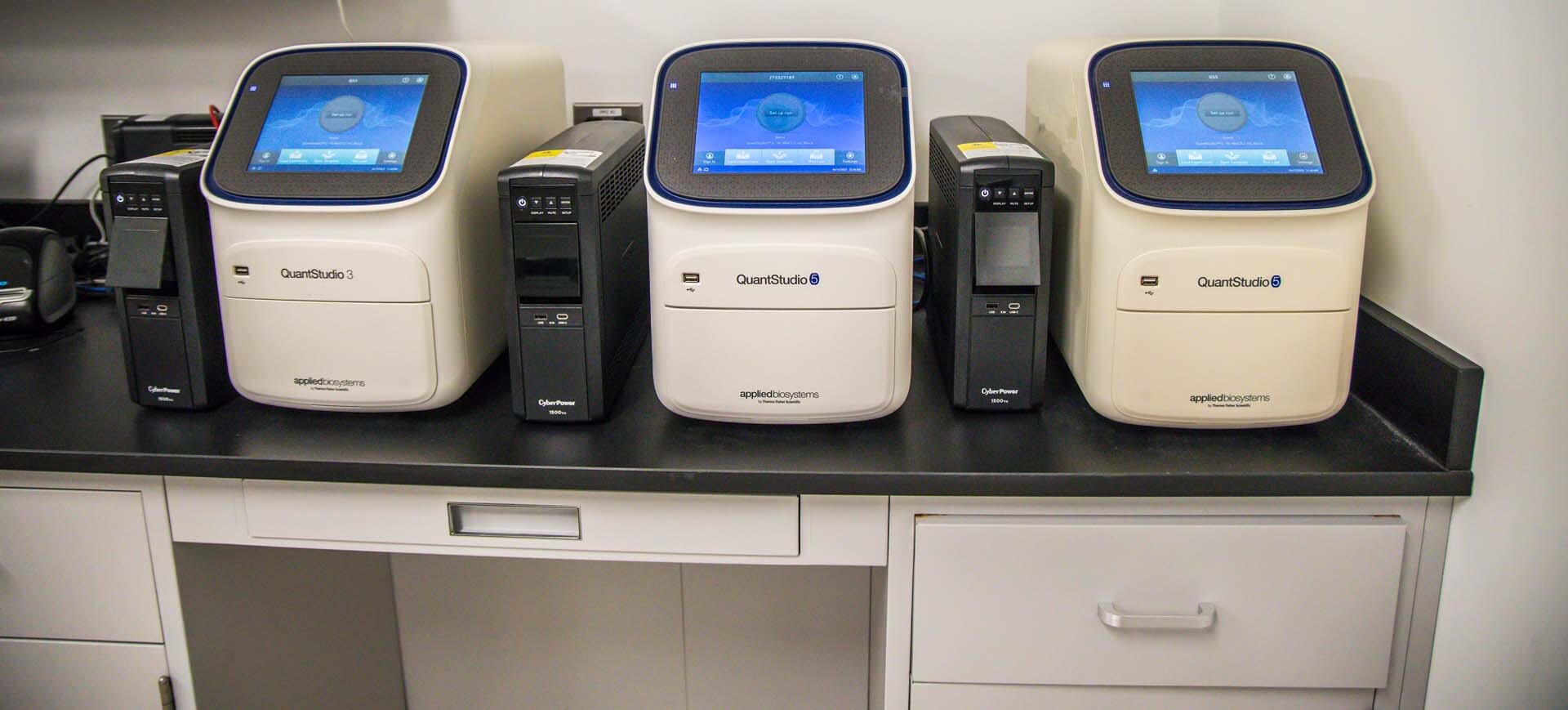 Photo Used APPLIED BIOSYSTEMS / THERMO FISHER SCIENTIFIC QuantStudio 3 For Sale