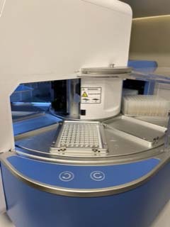 Photo Used APPLIED BIOSYSTEMS / THERMO FISHER SCIENTIFIC Quantstudio 5 For Sale