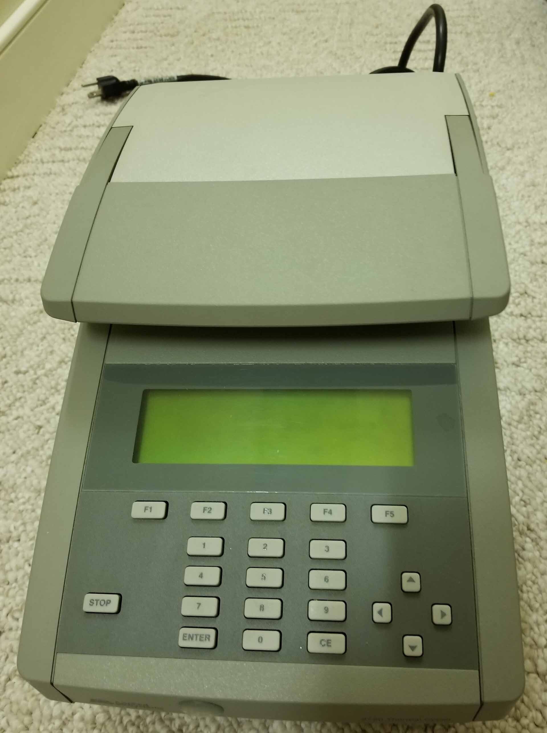 Photo Used APPLIED BIOSYSTEMS 2720 For Sale