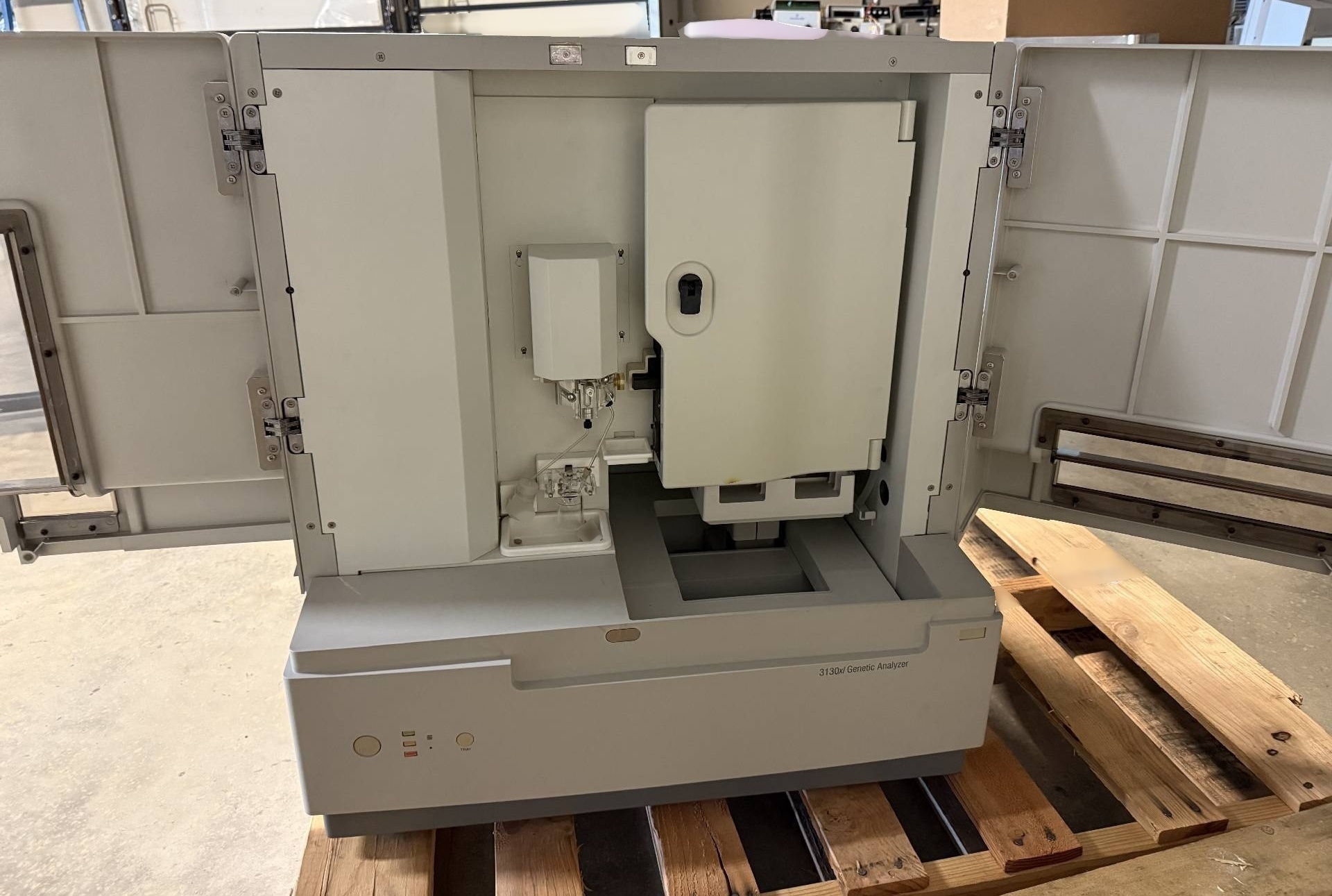 フォト（写真） 使用される APPLIED BIOSYSTEMS 3130 XL 販売のために