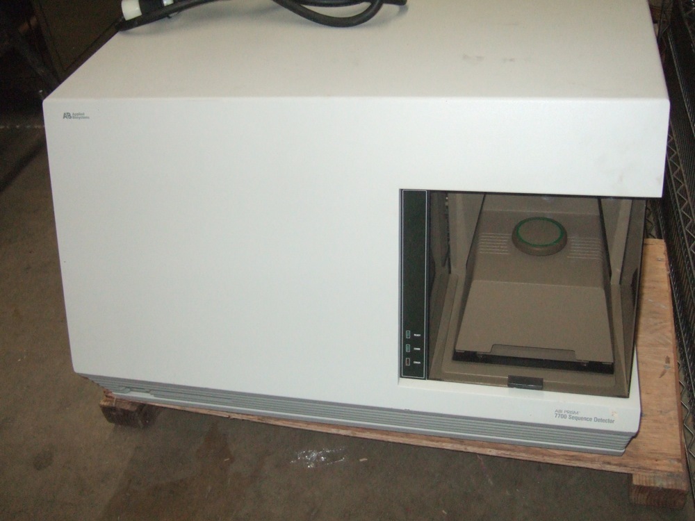 Photo Utilisé APPLIED BIOSYSTEMS Prism 7700 À vendre