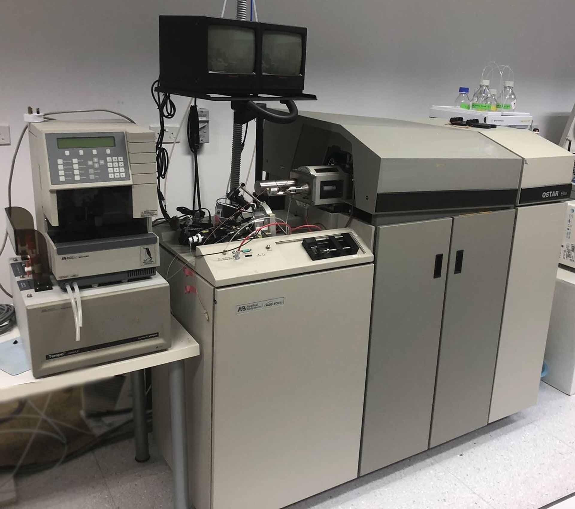 Photo Used APPLIED BIOSYSTEMS / MDS SCIEX QStar Elite For Sale