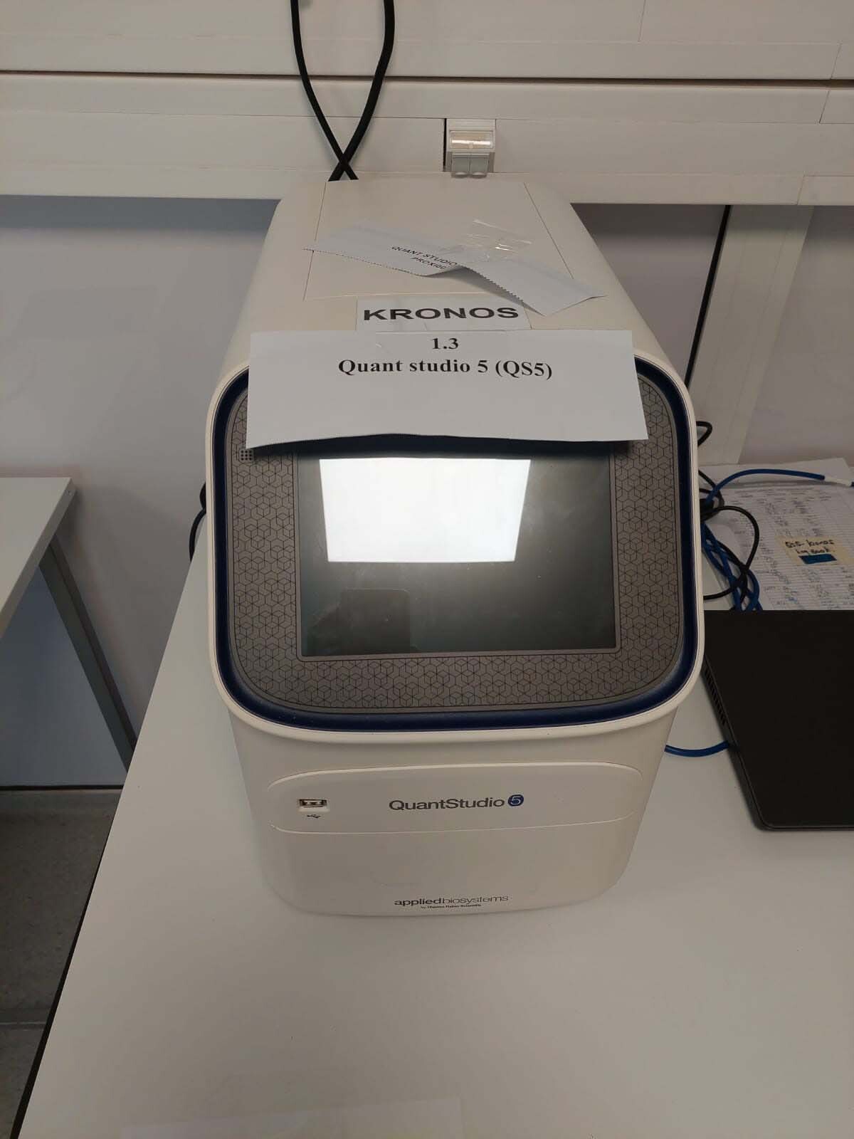 Foto Verwendet APPLIED BIOSYSTEMS Quantstudio 5 Zum Verkauf