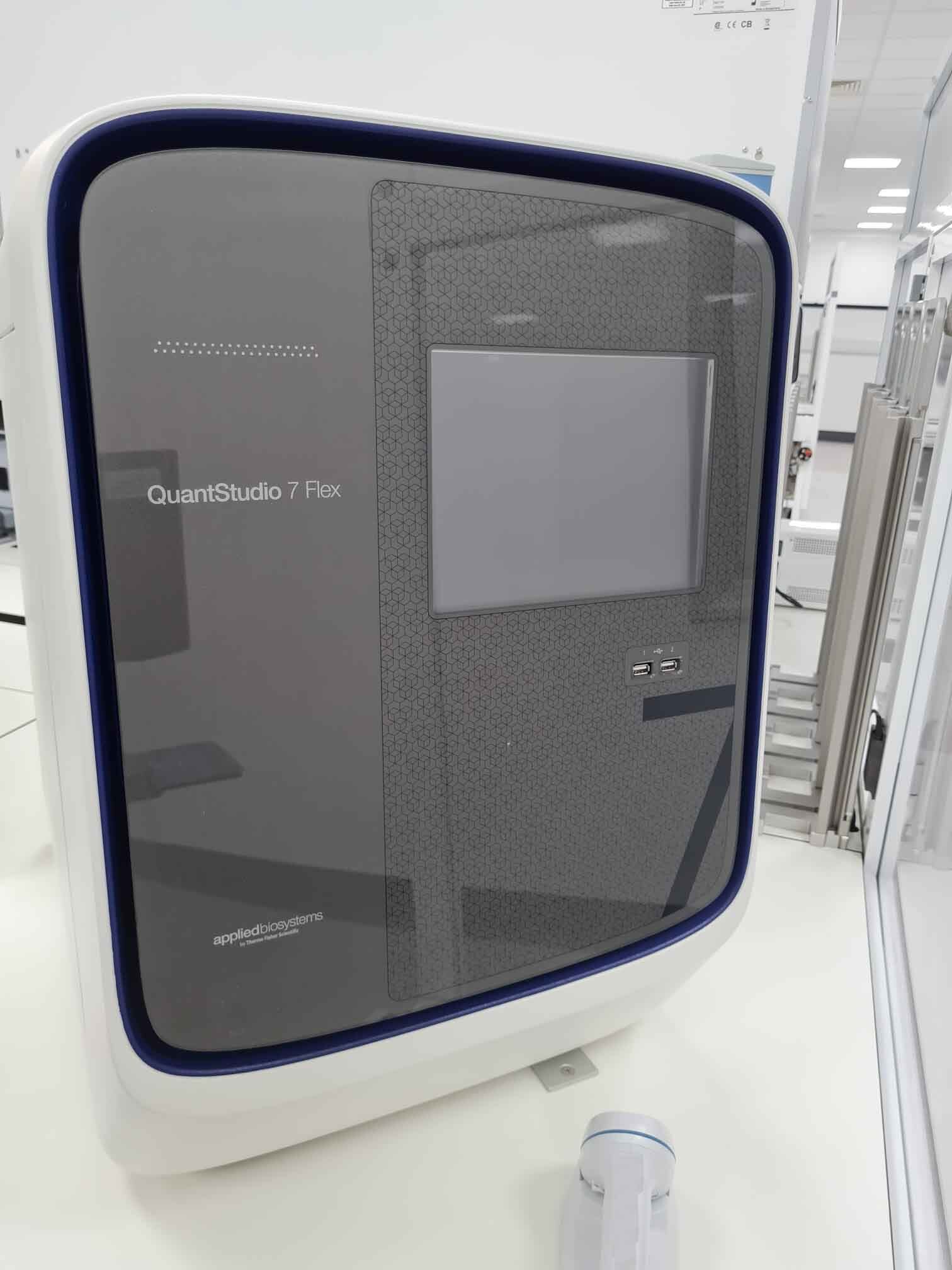Photo Used APPLIED BIOSYSTEMS Quantstudio 7 For Sale
