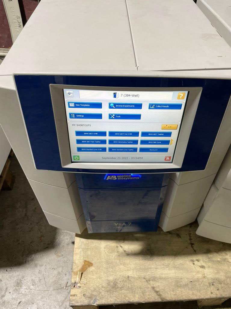Photo Used APPLIED BIOSYSTEMS ViiA 7 For Sale