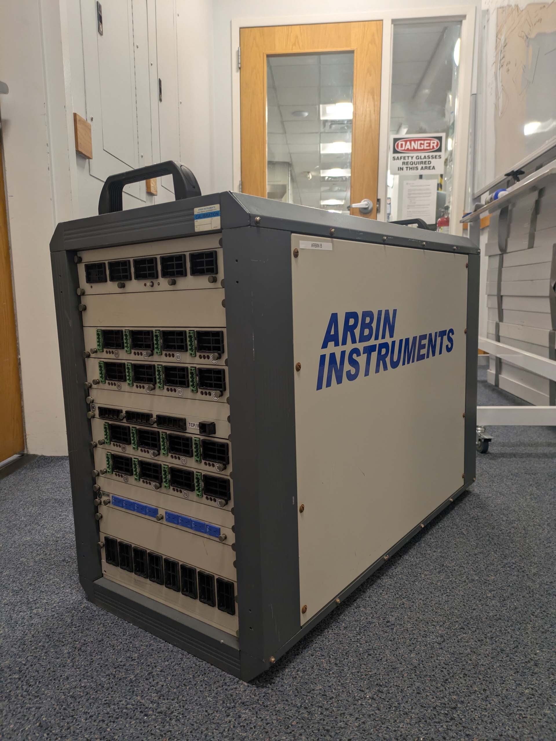 Foto Verwendet ARBIN INSTRUMENTS BT-2000 Zum Verkauf